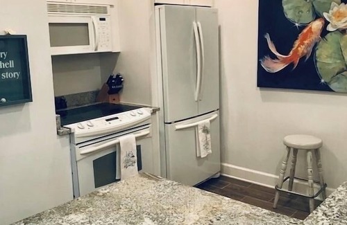 Jacksonville Beach Condo | STEPS TO THE SAND 🦩🏄♀️🏝 2 WEEK MINIMUM