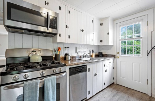 Old Orchard Beach House | Steps2Beach, 2SidesOfDuplex, Grill & Fire Pit, Beach Gear