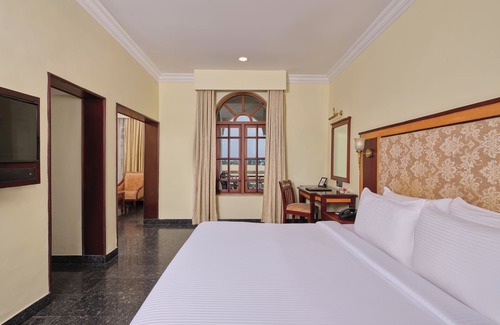 Alappuzha Hotel | Sterling Lake Palace Alleppey