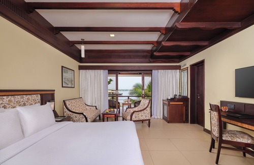 Alappuzha Hotel | Sterling Lake Palace Alleppey