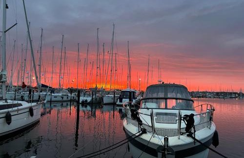 Heiligenhafen House | STERN V - Stern Hausboot