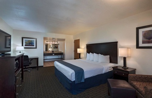 Carlsbad Hotel | Stevens Inn a Howard Johnson by Wyndham