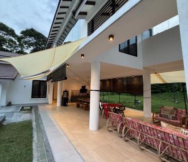 Si Rusa Villa | Stevlynn Villa