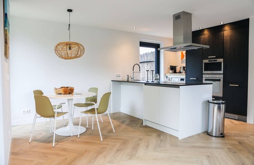 Baarland House | Stijlvol Ingerichte Bungalow in Baarland