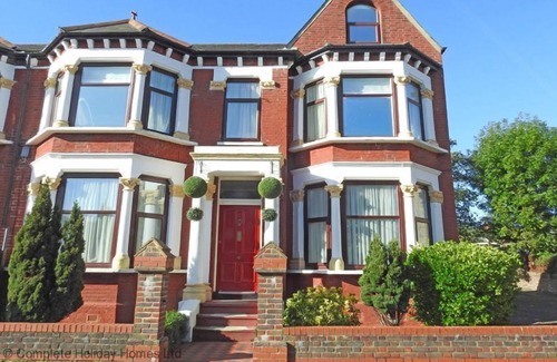 Gosport House | Stoke Villas - a house that sleeps 17 guests in 5 bedrooms