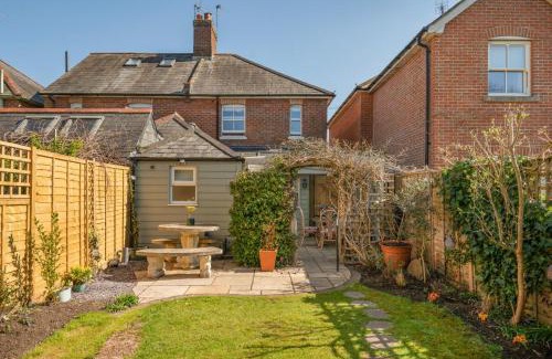 Wimborne House | Stone Cottage - Wimborne