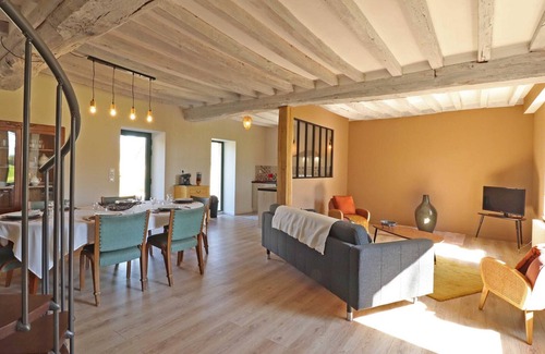 Neuvy-au-Houlme Cottage | Stone House with Large Garden, WIFI, all inclusive