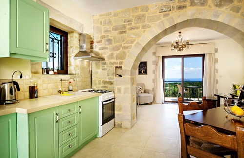 Platanias Villa | Stone Villa ★ Sea View ★ Heated Private Pool ★ 2bedrooms and 5 sleeps