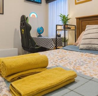 Rolleston House | Stonebrook Haven - Private Bath, Parking and shared Kitchen - 20 min from Airport