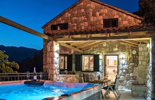 Omis Villa | Stonehouse Korlat with open-air jacuzzi