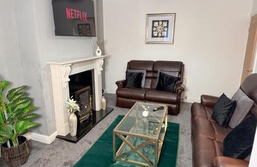 Middlesbrough House | Stoneleigh Retreat 4BR Entire Home