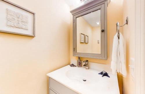 Folly Field Apartment | Stones Throw 30