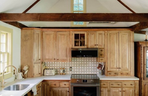 Centerville House | Storybook Mid Cape Cottage w/Private Lake Access. Small Dog Friendly!