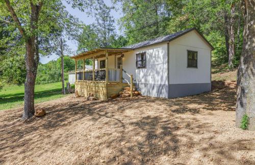 Lynx House | Stout Cabin with Fire Pit 1 Mi to Ohio River!
