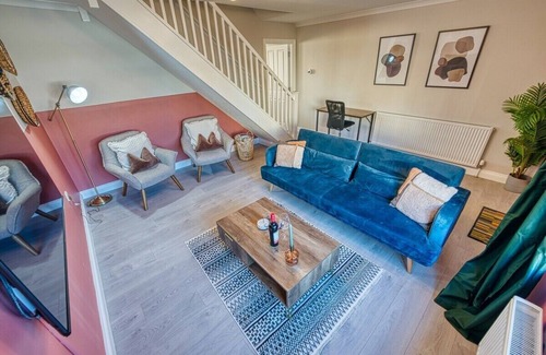 Stratton House | Stratton Heights - 3 bedroom house