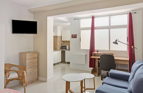 Vegueta Apartment | Studio "Estudio Massimo 7A" with Mountain View, Shared Terrace & Wi-Fi