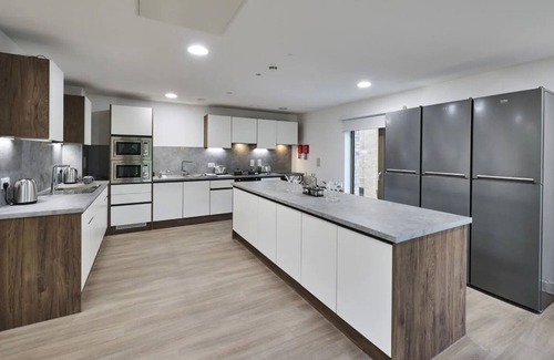 Acresford Apartment | Student Only The Oaks