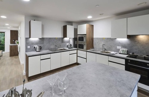 Acresford Apartment | Student Only The Oaks