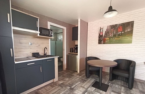 Larmor-Plage Apartment | STUDIO 2 PERS. 25 m2 with terrace not overlooked, near beaches, port and village.