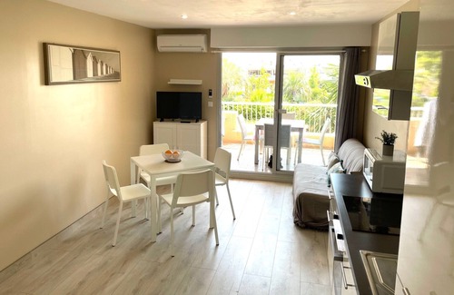 Toulon - Hyeres Apartment | Studio 2-Studio-Ensuite with Shower-Harbour view