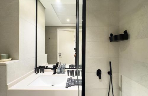 Dubai Apartment | Studio 537 at Prime Res3
