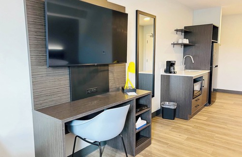 Algoma District Hotel | Studio 6 Hornepayne, ON