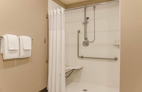 Algoma District Hotel | Studio 6 Hornepayne, ON