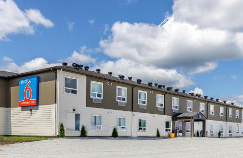 Algoma District Hotel | Studio 6 Hornepayne, ON