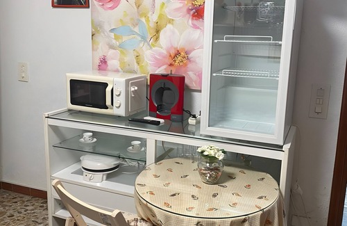 Lorca Apartment | Studio 'Alojamiento Ruizo' with Mountain Views, Shared Pool and Wi-Fi