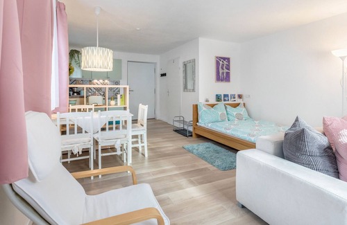 Niederbreitenbach Apartment | Studio "Apartment im Kufsteinerland" with Mountain View, Shared Terrace & Wi-Fi