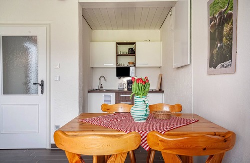 Bolsterlang Apartment | Studio Apartment 'Appartement Braun 1' with Mountain View, Balcony and Wi-Fi