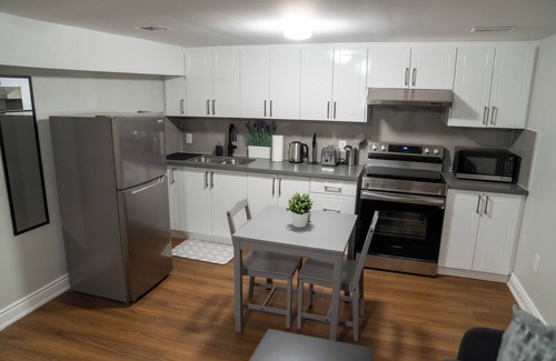 Brampton West Apartment | Studio Apartment B | Full Kitchen | Cozy & Modern