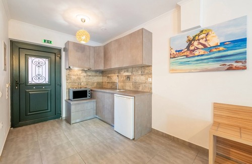 Anthousa Apartment | Studio Apartment 'Deluxe 2 Adults - D' with Shared Terrace, Wi-Fi and Air Conditioning