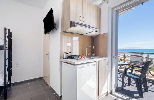 Pidima Kyras Apartment | Studio Apartment 'Iguana 4' with Sea View, Wi-Fi and Air Conditioning