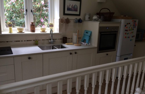 Canford Cliffs Apartment | Studio apartment just 10 min walk from the beach, shared pool, ideal for walkers