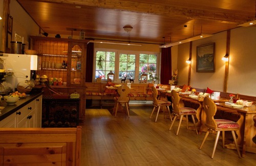 Blasiwald Apartment | Studio Apartment 'Mit Balkon Und Du' with Mountain View, Shared Terrace and Wi-Fi