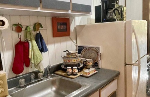 Estate Solberg Apartment | Studio Apartment on Lush, Tropical Northside