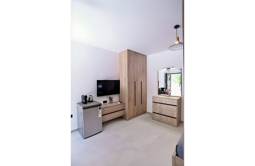 Vlicho Apartment | Studio Apartment 'Sokol Stone House 4' with Mountain View, Wi-Fi and Air Conditioning