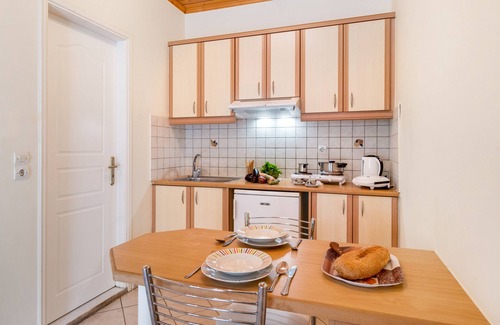 Agios Ioannis Apartment | Studio Apartment "Virginia Studio 1" with Mountain View, Shared Terrace & Wi-Fi