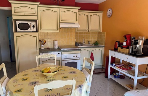 Robion Apartment | Studio au Pied du Luberon Avec Piscine