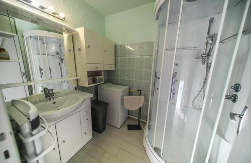 Embrun Apartment | Studio au plan d eau