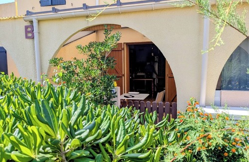 Leucate Apartment | Studio cabin 150m from the beach with no street to cross Pets allowed