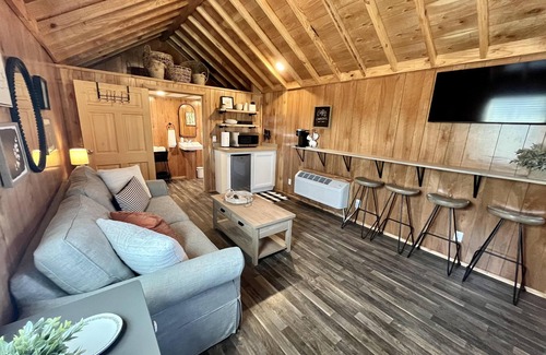 Bolivia RV Rental | Studio Cabin - Upscale Cozy Studio Style Cabin