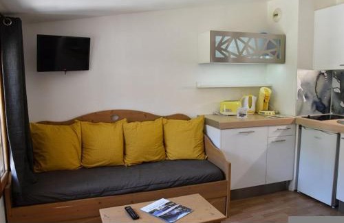 Montgenevre Apartment | Studio Cabine à Montgenèvre - Face aux Pistes, Wifi, Animaux Acceptés - FR-1-266-131