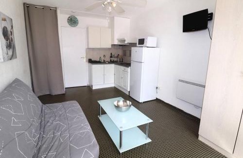 Le Grau-Du-Roi Apartment | Studio Cabine 6 Pers. avec Terrasse, Loggia et Parking Privé à 2 Pas de la Plage - FR-1-307-234