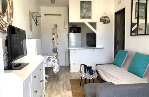 La Faviere Apartment | Studio cabine 4 couchages à Bormes-les-Mimosas avec climatisation et parking - FR-1-251-864