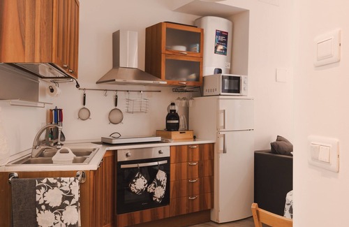 Barriera Vecchia-San Giacomo Apartment | Studio City - TriestenA fully equipped aprtment, at the size of a studio.