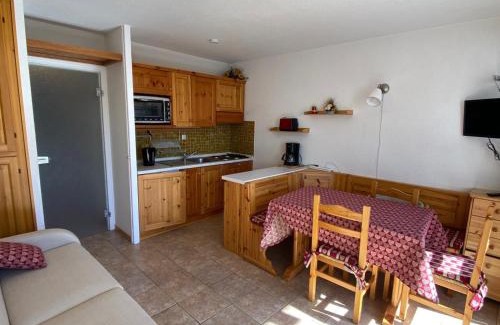 Montgenevre Apartment | Studio cosy 4 pers, plein sud, balcon, parking privé, proche pistes et commerces - FR-1-445-181