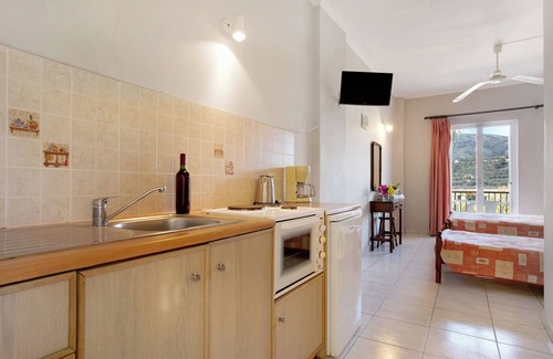 Limni Keri Apartment | Studio "Dolphin Studio 3" with Private Balcony, Shared Garden & Wi-Fi