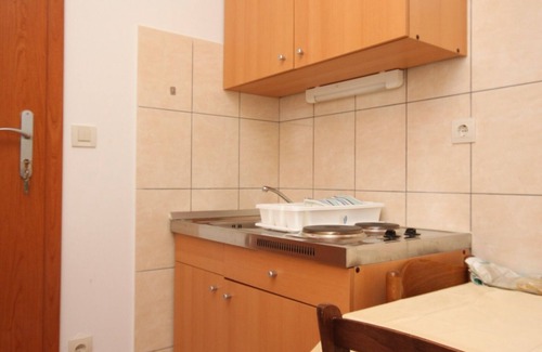Drvenik Apartment | Studio flat near beach Drvenik Donja vala, Makarska (AS-6658-b)